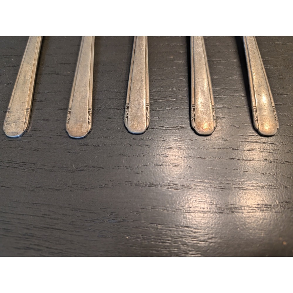 5 Vtg Oneida Tudor Plate Royal York Salad Forks 1937 Notched Tine Art Deco - Picture 2 of 4